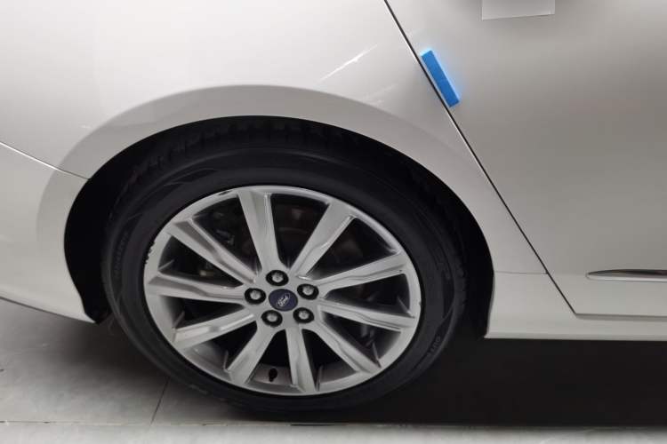 Used Ford Taurus 2019 EcoBoost 245 Premium Edition Right Rear Wheel Hub