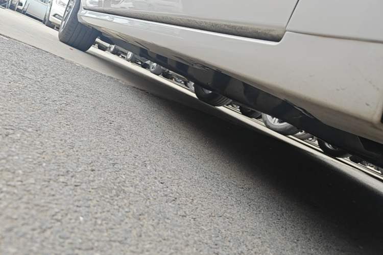 Used Ford Taurus 2019 EcoBoost 245 Premium Edition Right Side Sill