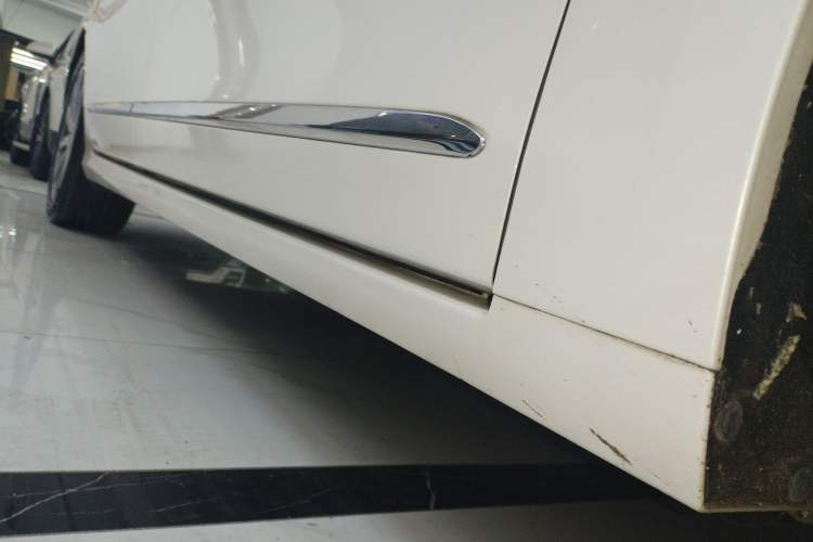 Used Ford Taurus 2019 EcoBoost 245 Premium Edition Right Side Sill