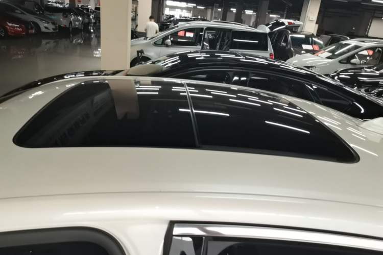 Used Ford Taurus 2019 EcoBoost 245 Premium Edition Roof