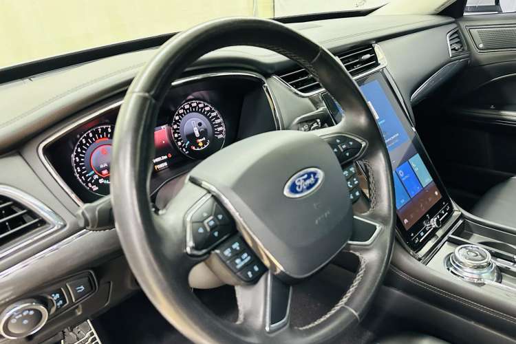 Used Ford Taurus 2019 EcoBoost 245 Premium Edition Steering Wheel