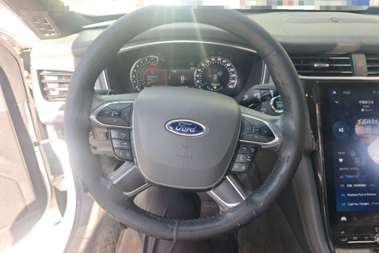 Used Ford Taurus 2019 EcoBoost 245 Vignale Deluxe Edition Steering Wheel