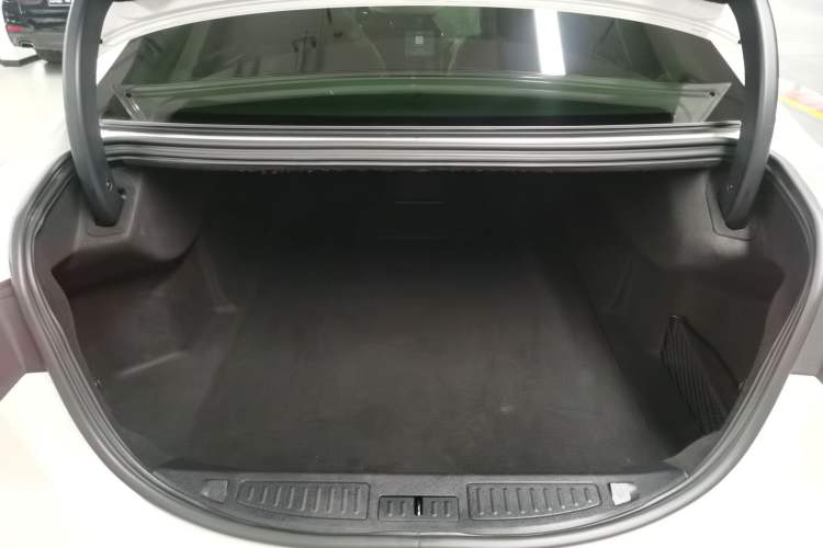 Used Ford Taurus 2019 EcoBoost 245 Premium Edition Trunk
