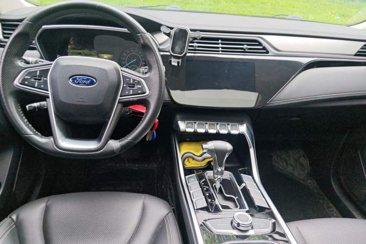 Used Ford Territory 2019 EcoBoost 145 CVT Platinum Edition China VI compliant Center Console
