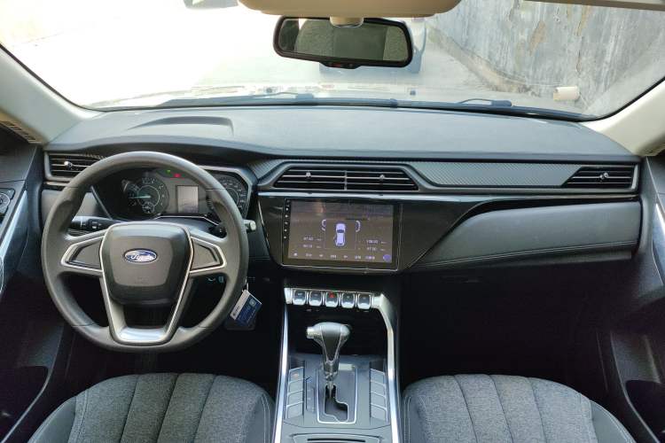 Used Ford Territory 2019 EcoBoost 145 CVT Elite Model China VI Standard Center Console