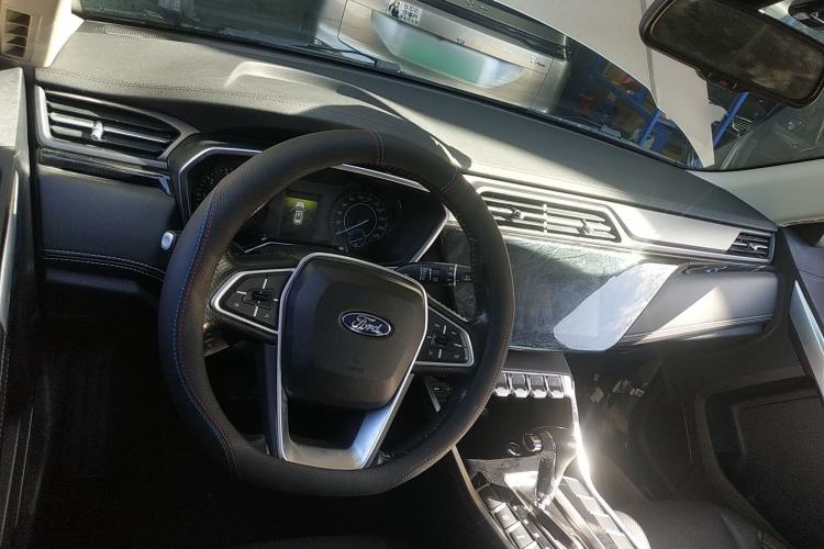 Used Ford Territory 2019 EcoBoost 145 CVT Platinum Edition China VI compliant Center Console