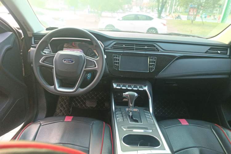 Used Ford Territory 2019 EcoBoost 145 CVT Elite Model China VI Standard Center Console