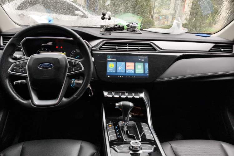 Used Ford Territory 2019 EcoBoost 145 CVT Platinum Edition China VI compliant Center Console