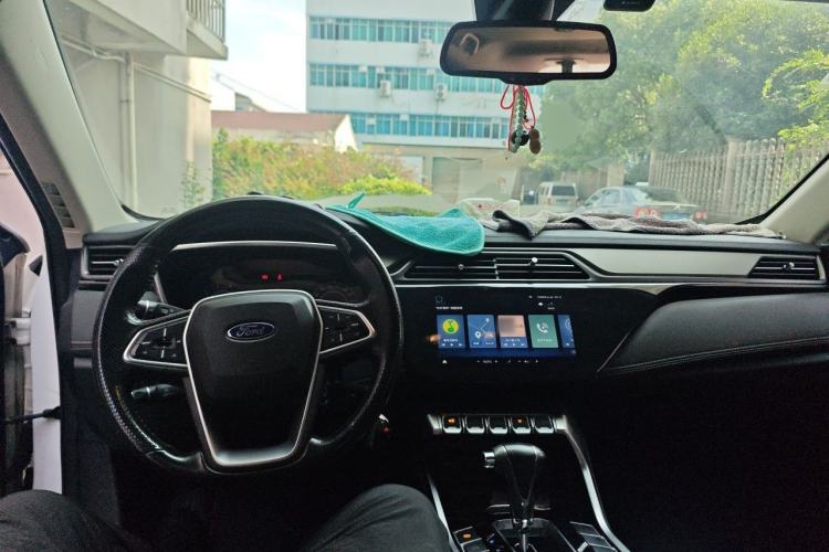 Used Ford Territory 2019 EcoBoost 145 CVT Platinum Edition China VI compliant Center Console