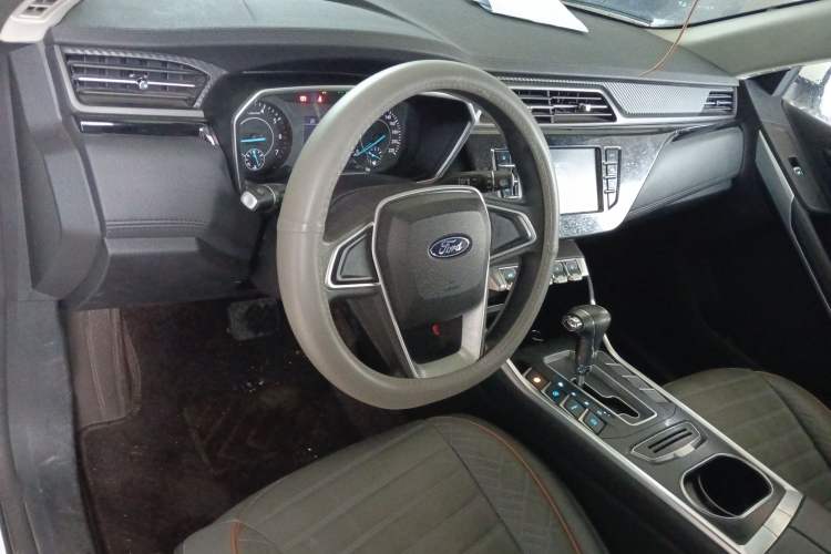 Used Ford Territory 2019 EcoBoost 145 CVT Elite Model China VI Standard Center Console