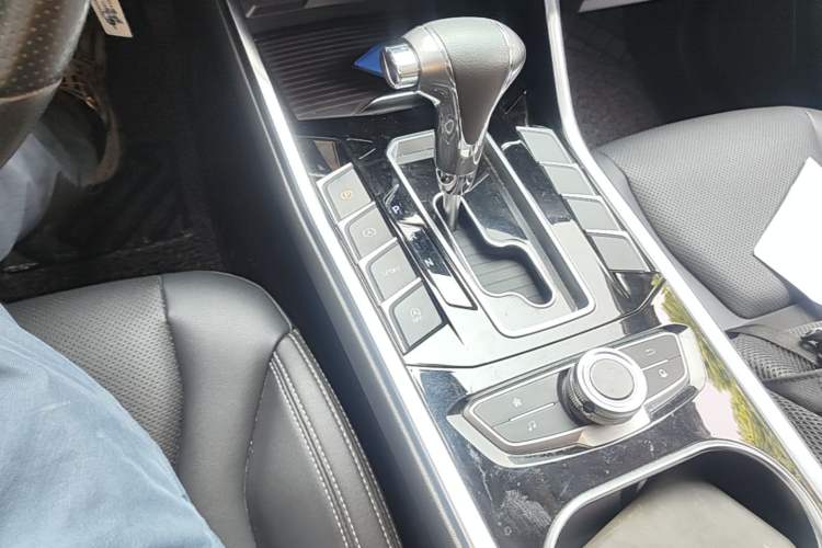 Used Ford Territory 2019 EcoBoost 145 CVT Platinum Edition China VI compliant Gear Lever