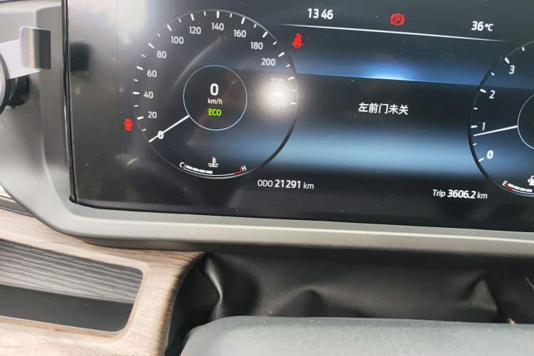 Used Ford Tourneo Custom 2023 2.0T Automatic Comfort Edition Odometer Close Up