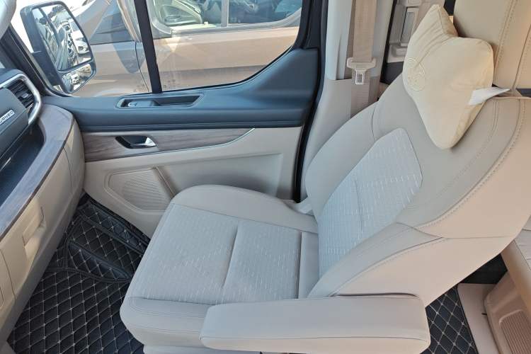 Used Ford Tourneo Custom 2023 2.0T Automatic Comfort Edition Right Front Seat
