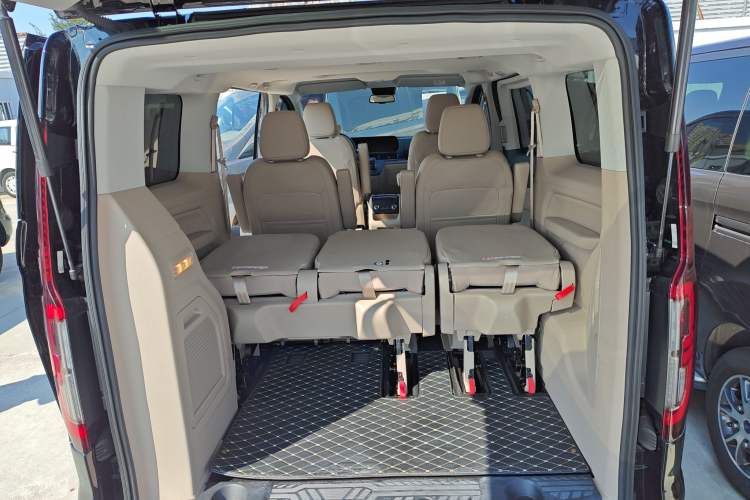Used Ford Tourneo Custom 2023 2.0T Automatic Comfort Edition Trunk