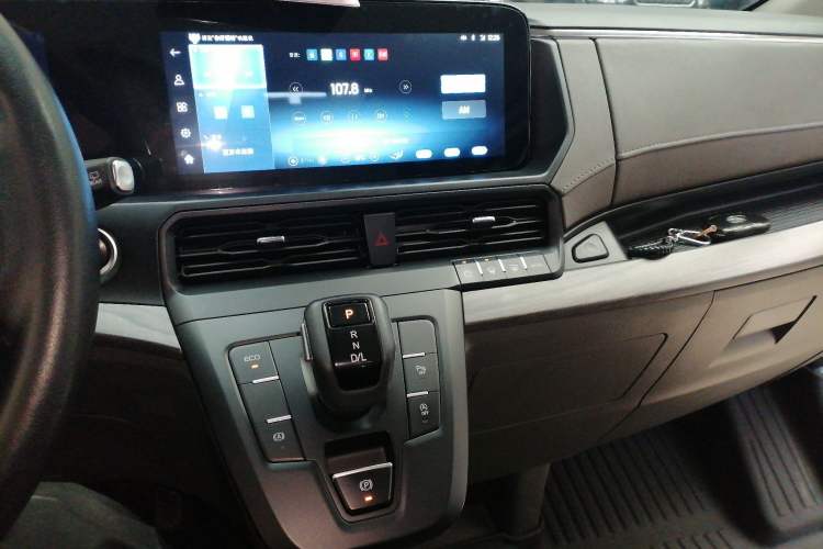 Used Ford Tourneo Custom 2023 2.0T Automatic Prestige Edition Audio And AC Panel
