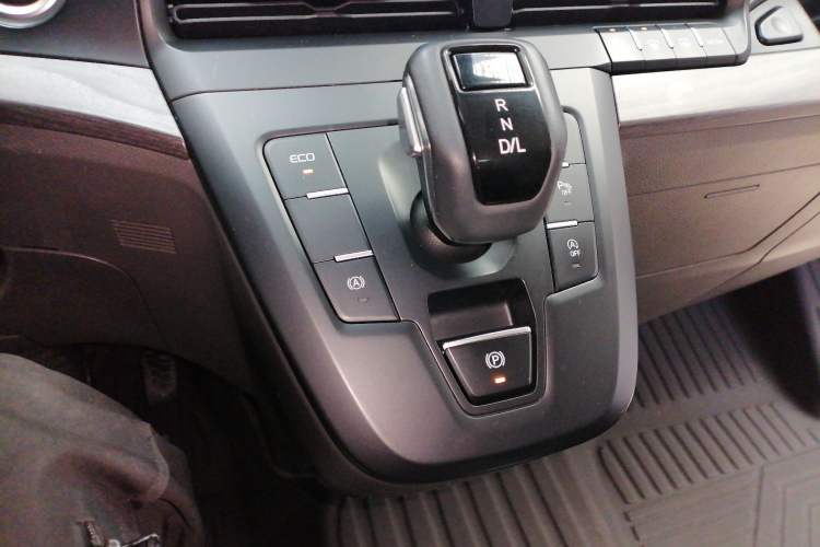 Used Ford Tourneo Custom 2023 2.0T Automatic Prestige Edition Gear Lever