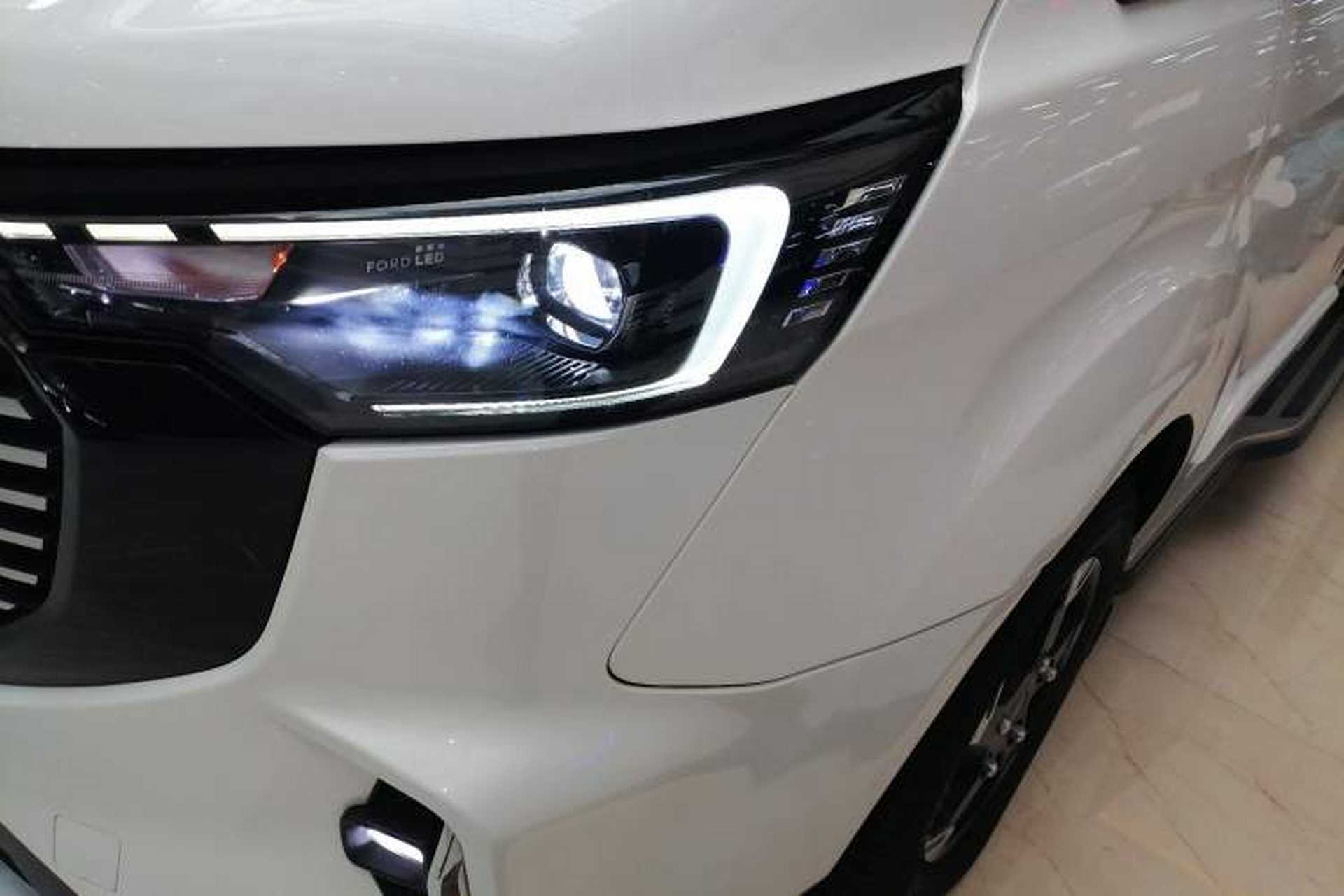 Used Ford Tourneo Custom 2023 2.0T Automatic Prestige Edition Left Front Headlight
