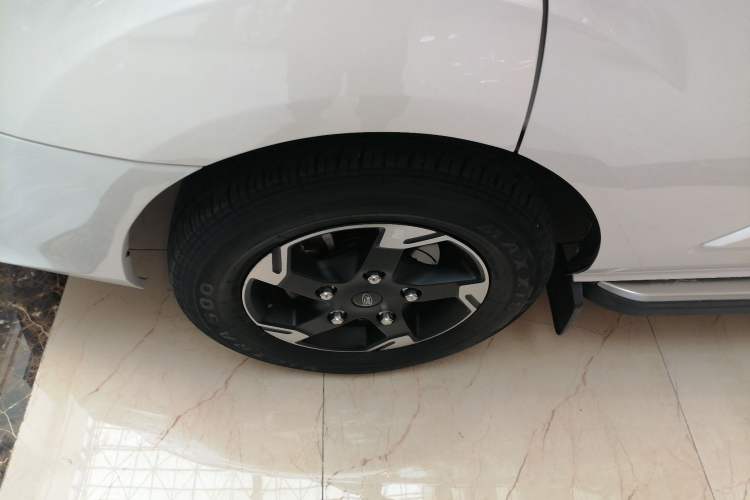 Used Ford Tourneo Custom 2023 2.0T Automatic Prestige Edition Left Front Wheel Hub