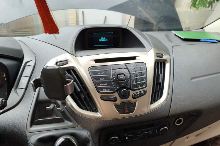 Used Ford Tourneo Custom 2016 2.0T Manual Elite Edition Audio And AC Panel