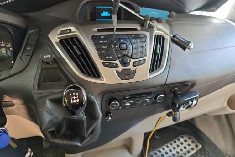 Used Ford Tourneo Custom 2016 2.0T Manual Elite Edition Audio And AC Panel