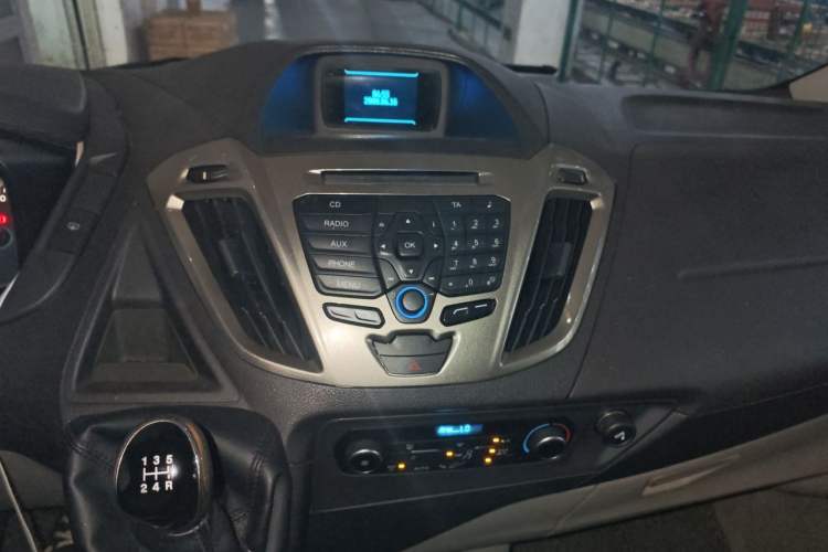 Used Ford Tourneo Custom 2016 2.0T Manual Elite Edition Audio And AC Panel