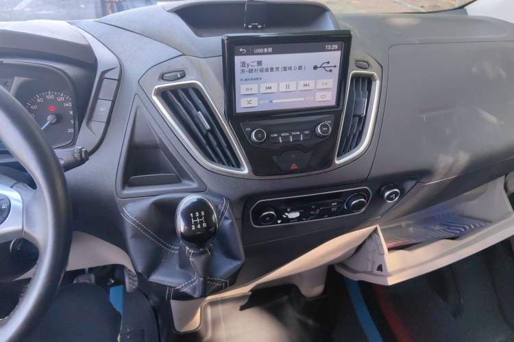 Used Ford Tourneo Custom 2016 2.0T Manual Elite Version Audio And AC Panel