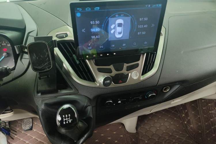 Used Ford Tourneo Custom 2016 2.0T Manual Elite Edition Audio And AC Panel