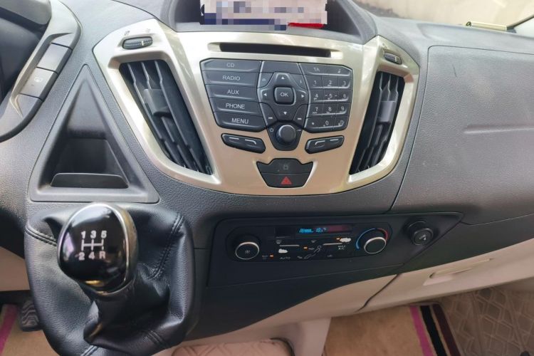 Used Ford Tourneo Custom 2016 2.0T Manual Elite Edition Audio And AC Panel