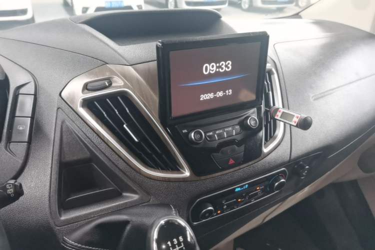 Used Ford Tourneo Custom 2016 2.0T Manual Elite Version Audio And AC Panel