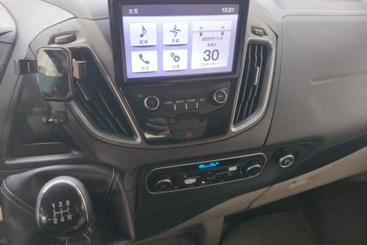 Used Ford Tourneo Custom 2016 2.0T Manual Elite Version Audio And AC Panel