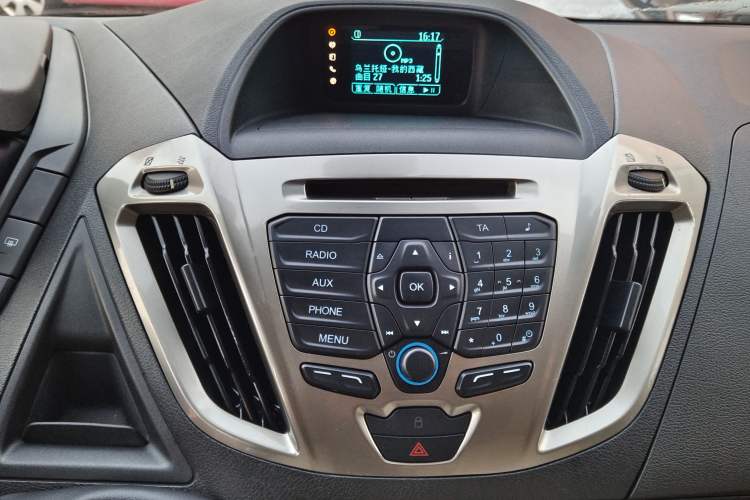 Used Ford Tourneo Custom 2016 2.0T Manual Elite Edition Audio And AC Panel
