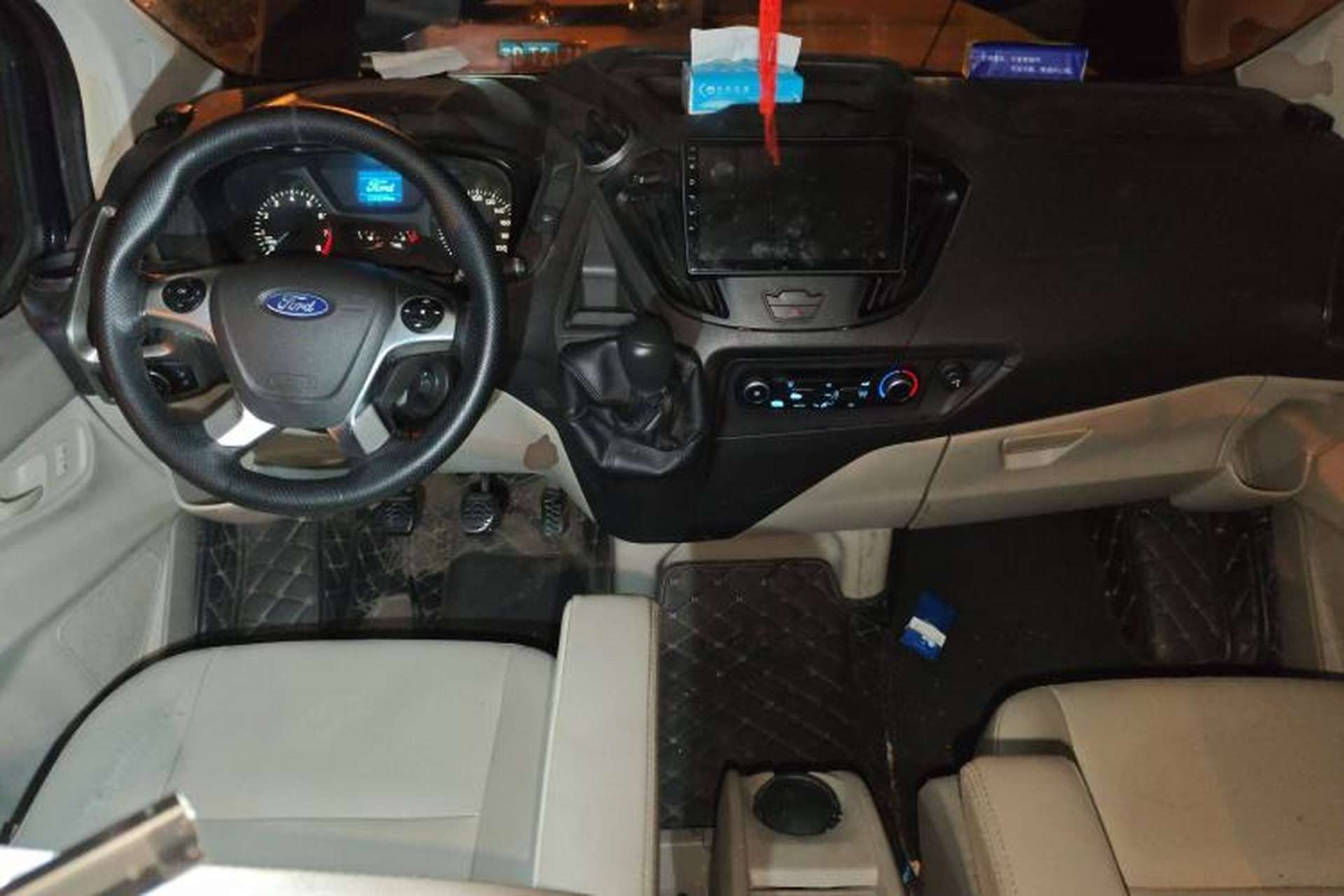 Used Ford Tourneo Custom 2016 2.0T Manual Elite Edition Center Console