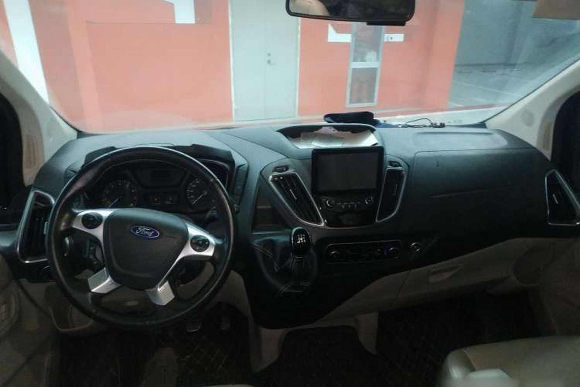 Used Ford Tourneo Custom 2016 2.0T Manual Elite Version Center Console