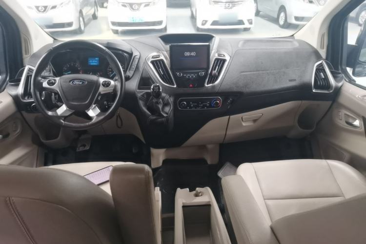 Used Ford Tourneo Custom 2016 2.0T Manual Elite Version Center Console