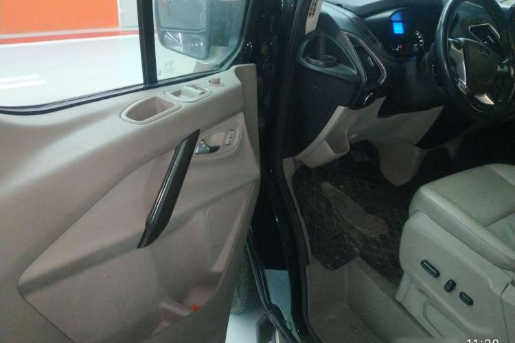 Used Ford Tourneo Custom 2016 2.0T Manual Elite Version Driver Seat