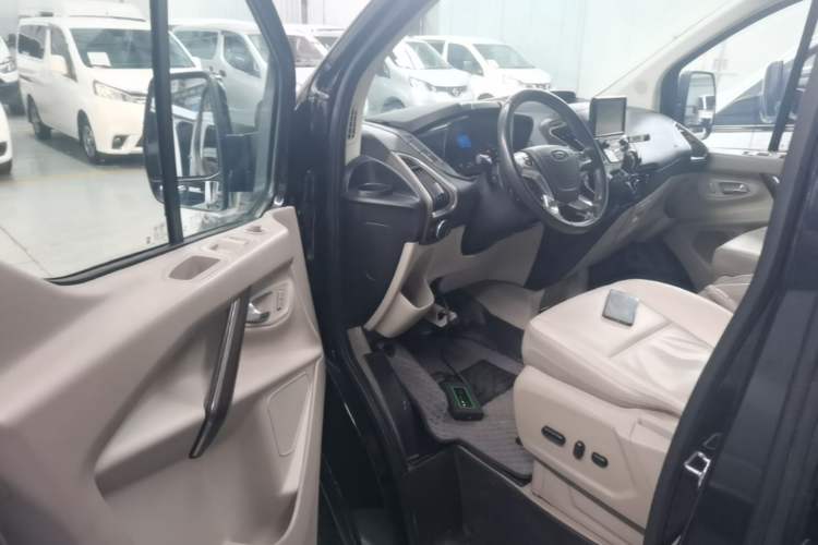 Used Ford Tourneo Custom 2016 2.0T Manual Elite Version Driver Seat