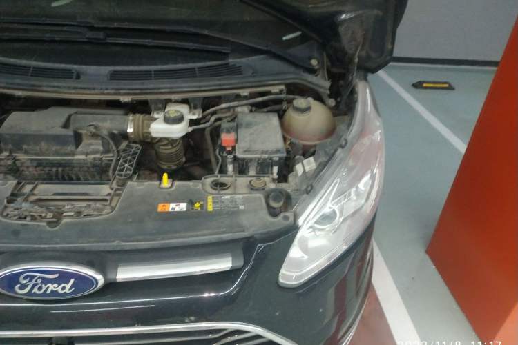 Used Ford Tourneo Custom 2016 2.0T Manual Elite Version Engine Bay Left