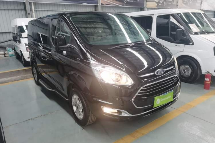Used Ford Tourneo Custom 2016 2.0T Manual Elite Version Front Right 45 Deg