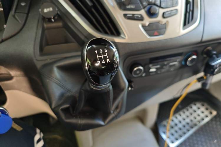 Used Ford Tourneo Custom 2016 2.0T Manual Elite Edition Gear Lever