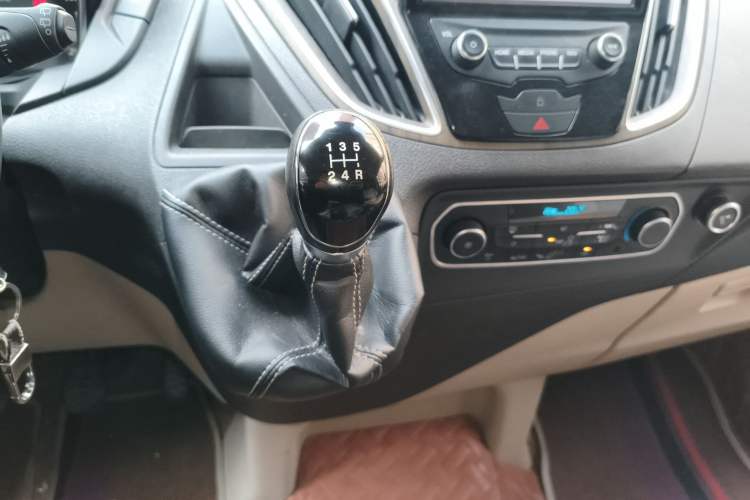 Used Ford Tourneo Custom 2016 2.0T Manual Elite Version Gear Lever