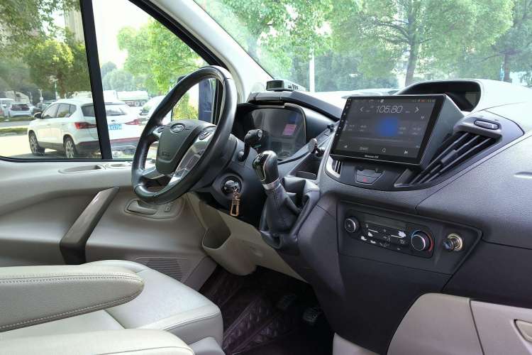 Used Ford Tourneo Custom 2016 2.0T Manual Elite Edition Interior 2