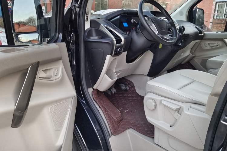 Used Ford Tourneo Custom 2016 2.0T Manual Elite Edition Interior 2