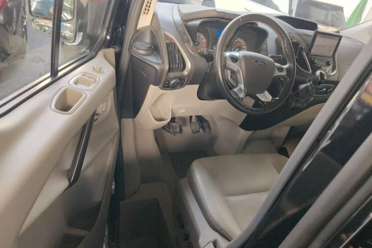 Used Ford Tourneo Custom 2016 2.0T Manual Elite Version Interior 3