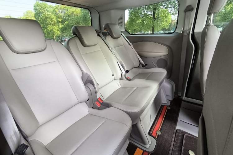 Used Ford Tourneo Custom 2016 2.0T Manual Elite Edition Interior 4