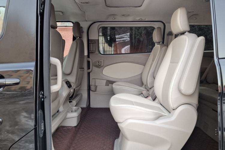 Used Ford Tourneo Custom 2016 2.0T Manual Elite Edition Interior 4