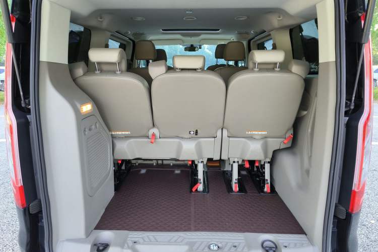 Used Ford Tourneo Custom 2016 2.0T Manual Elite Edition Interior 5