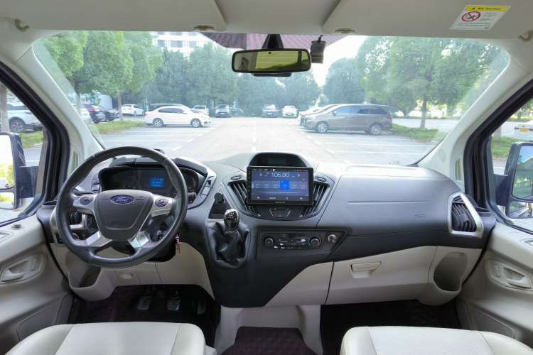Used Ford Tourneo Custom 2016 2.0T Manual Elite Edition Interior 8