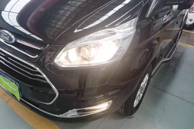 Used Ford Tourneo Custom 2016 2.0T Manual Elite Version Left Front Headlight