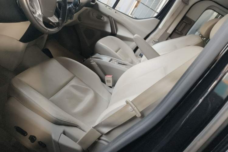 Used Ford Tourneo Custom 2016 2.0T Manual Elite Version Left Front Seat
