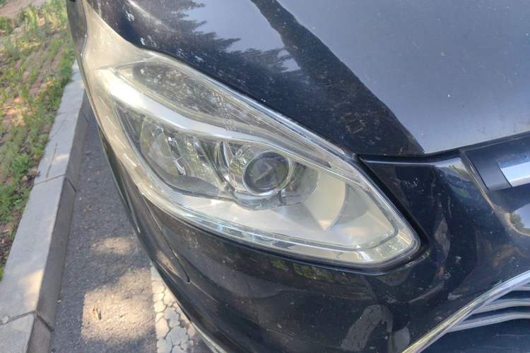 Used Ford Tourneo Custom 2016 2.0T Manual Elite Version Right Front Headlight